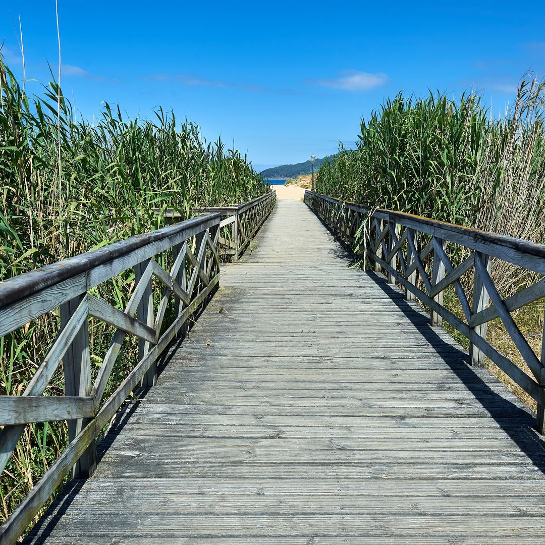 Pasarela de madera en Playa América, Nigrán, Pontevedra