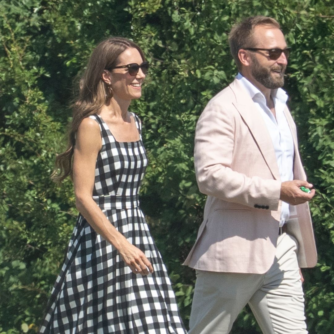 Kate Middleton estrena un bucólico vestido de cuadros vichy en el polo por el 40 aniversario de este look icónico de Lady Di