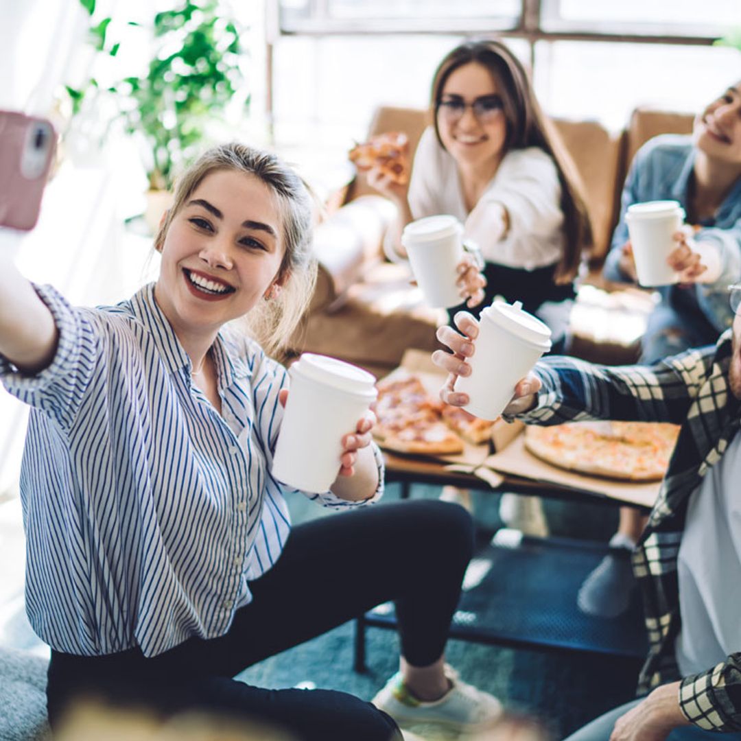¿Vas a quedar con tus amigos este finde? Así puedes evitar el contagio