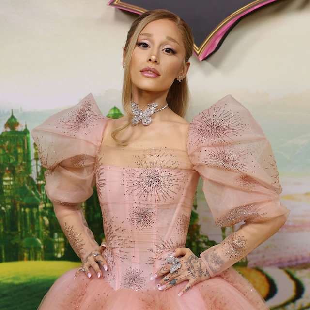 Plano medio de Ariana Grande en la presentación de la película 'Wicked'
