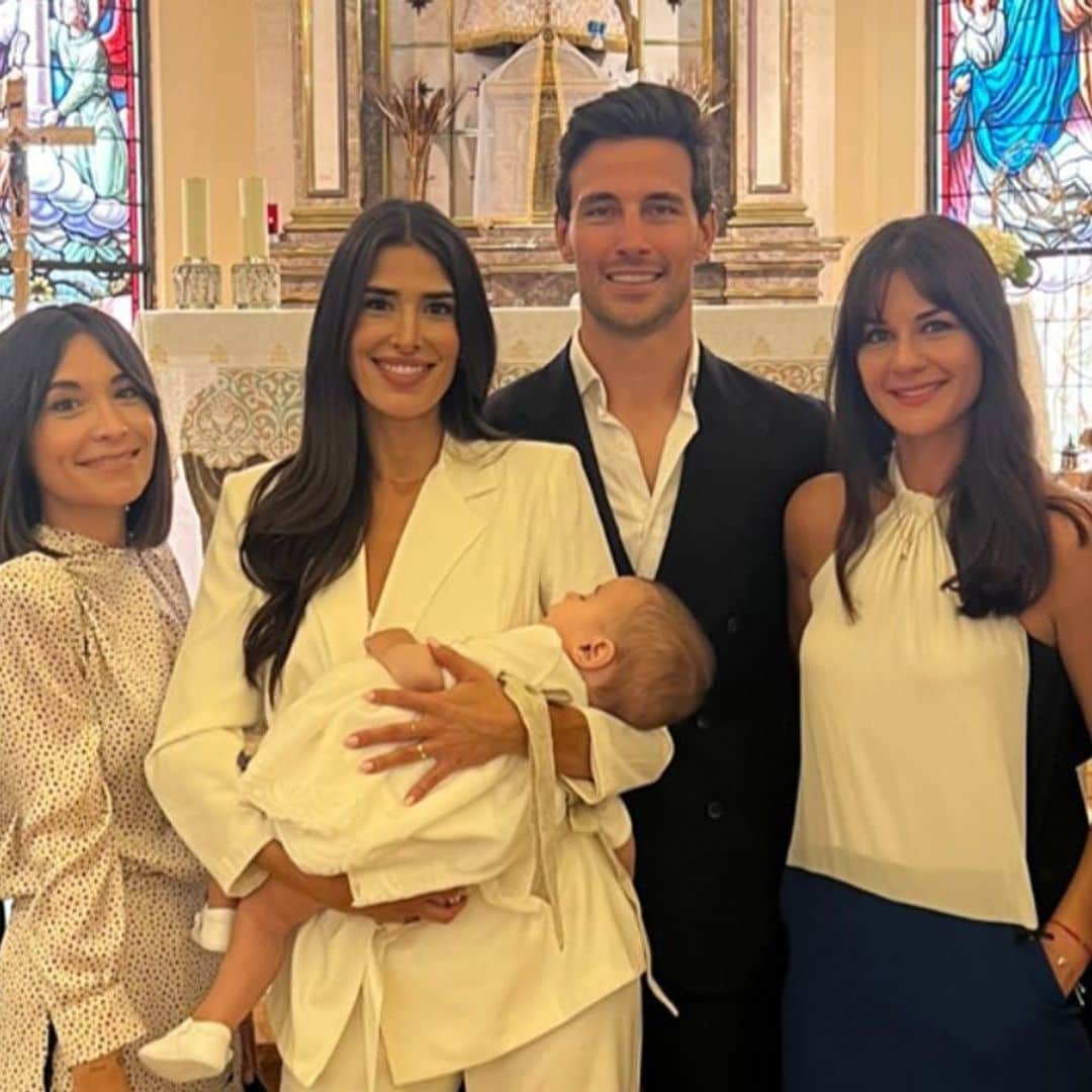 La felicidad de Lidia Torrent y Jaime Astrain en el bautizo de su hija Elsa rodeados de toda su familia