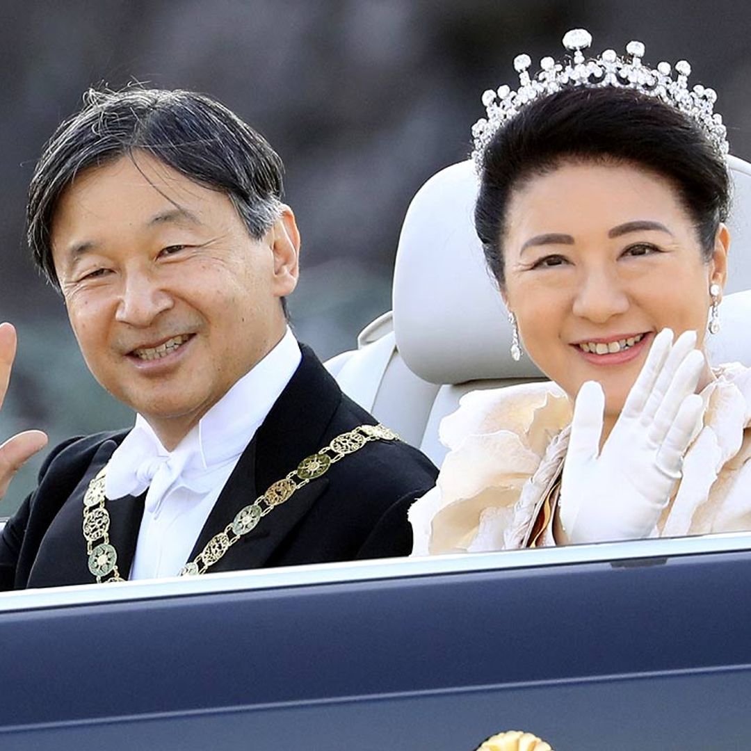 Música y mucha emoción en el desfile de los emperadores Naruhito y Masako de Japón