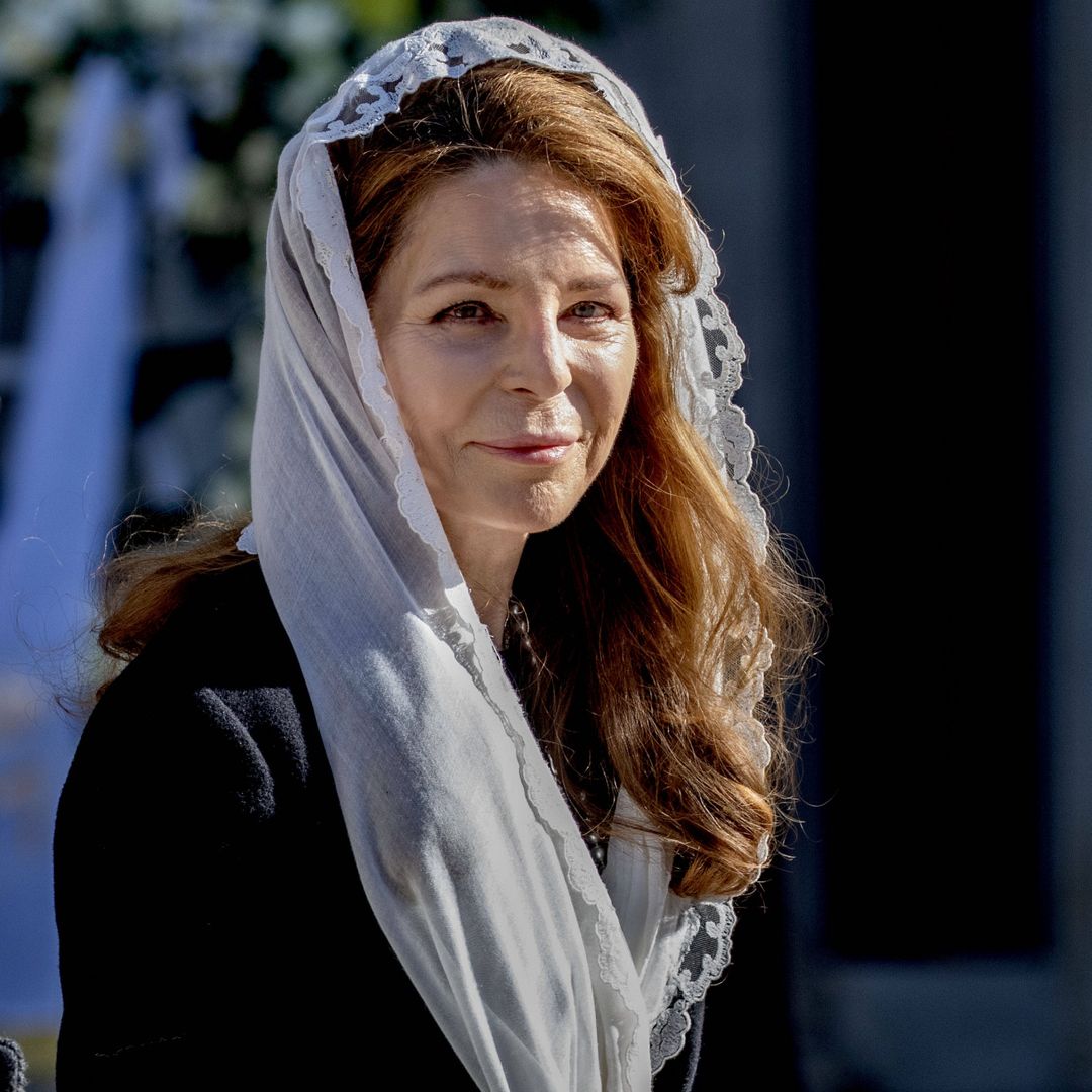La súplica de Noor de Jordania a Abdalá II: pide que libere a su hijo Hamza, el príncipe que pudo ser rey y vive recluido y olvidado