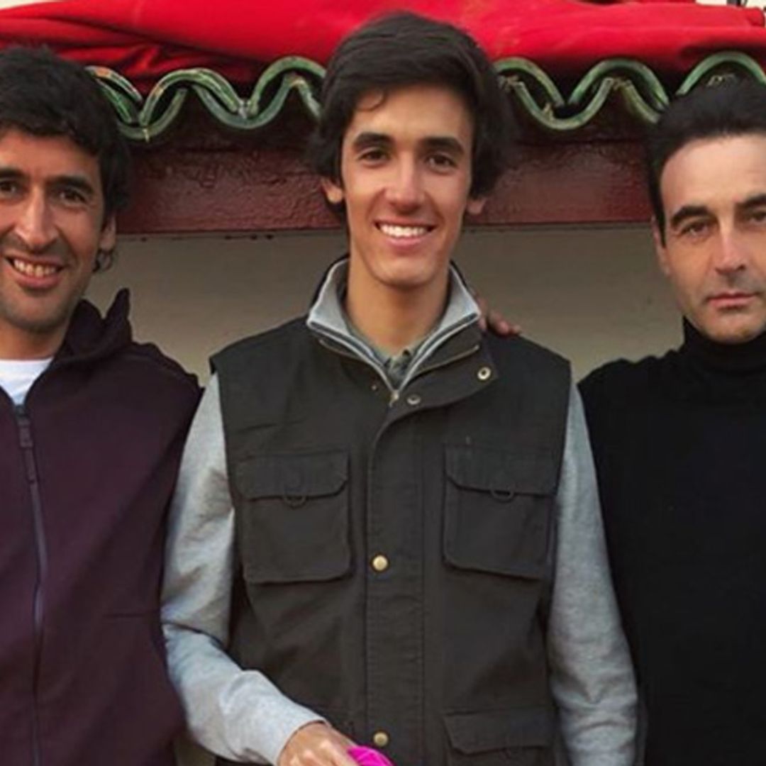 Raúl González torea con su hijo Jorge en la finca de Enrique Ponce