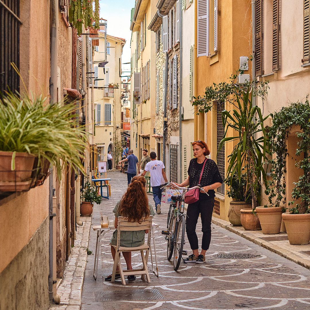 Calles del casco  histórico de Antibes