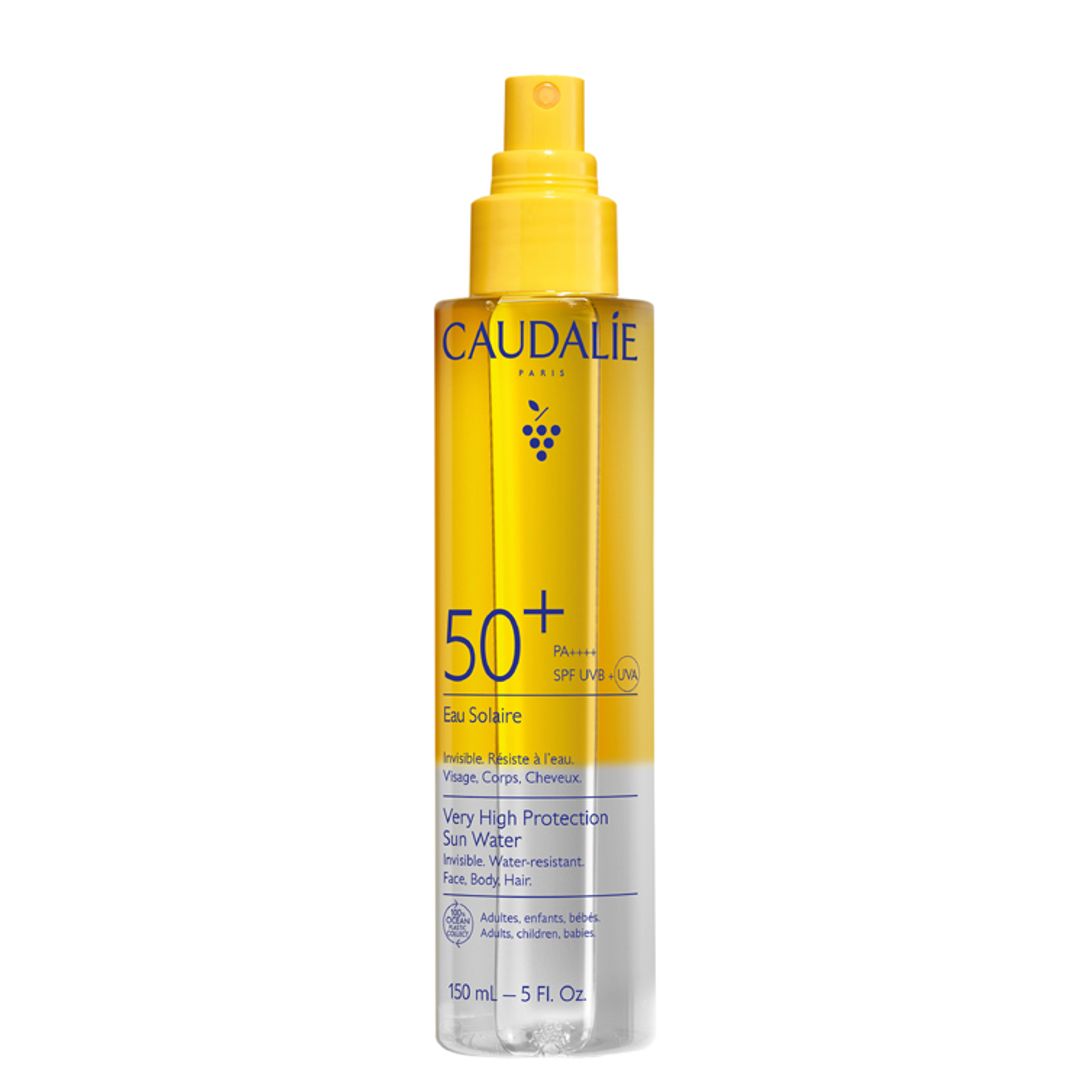 Agua Solar de Muy Alta Protección SPF50+, Caudalie (29,90 euros). De textura invisible y acabado seco, lleva cuatro filtros solares orgánicos, CollagenSkinProtect™ y es apto para cara, cuerpo y cabello.