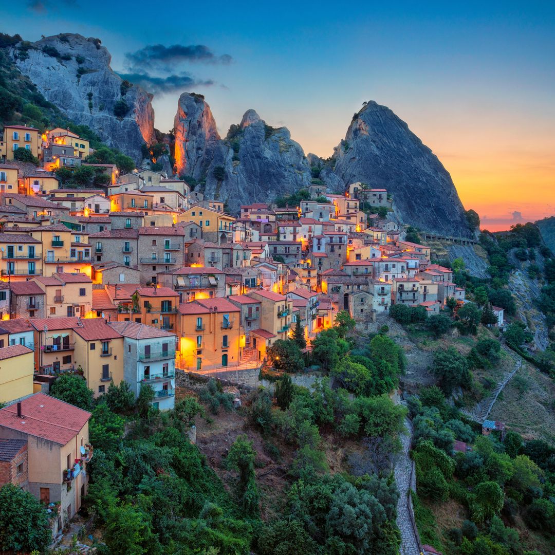 Castelmezzano y Pietrapertosa, los bellos pueblos gemelos de piedra de los Dolomitas Lucanos unidos por una espectacular tirolina
