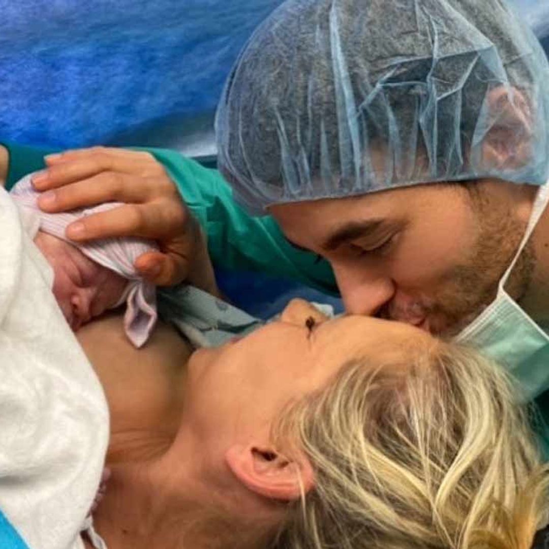 Ya conocemos el nombre de la hija recién nacida de Enrique Iglesias y Anna Kournikova