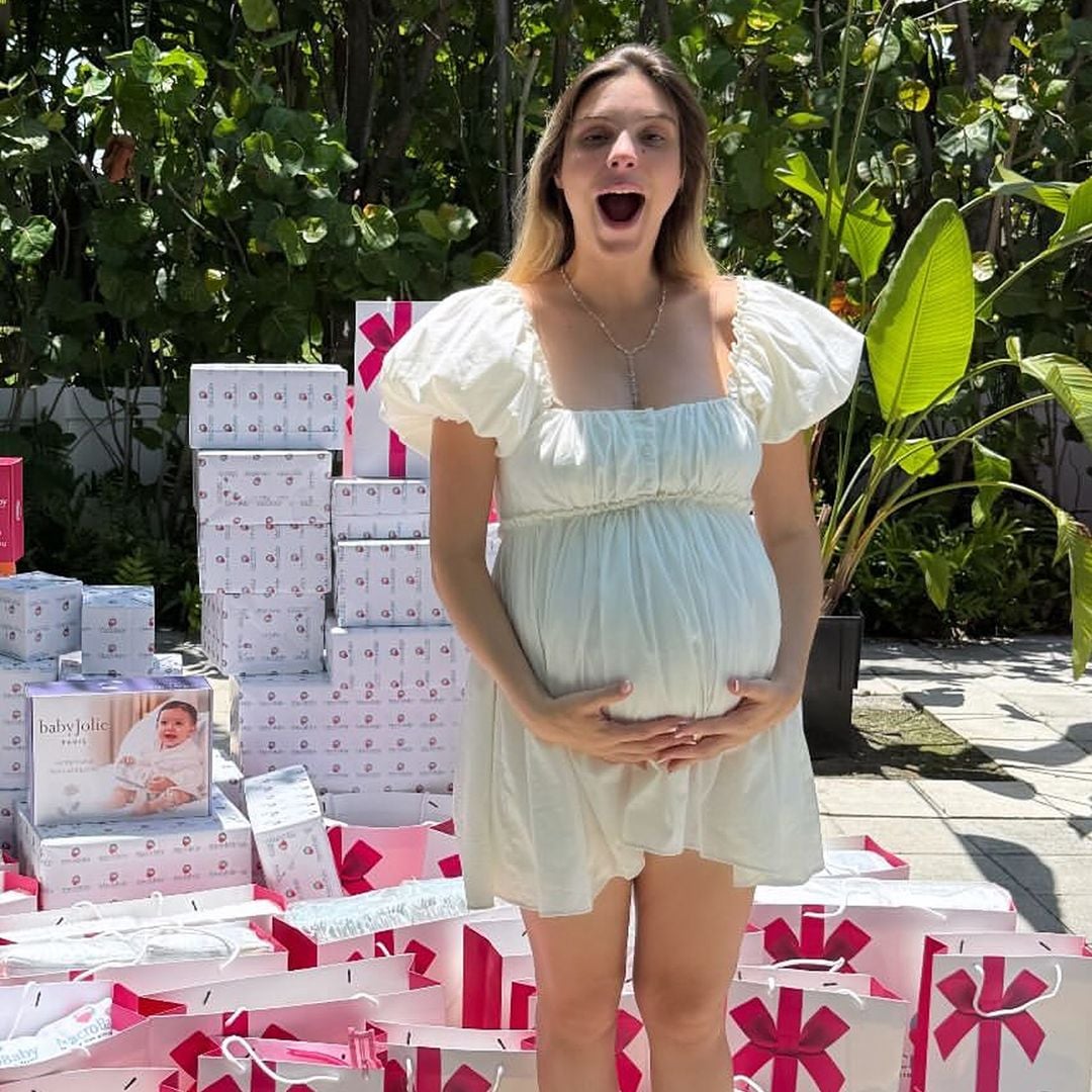 Anitta, la tía más consentidora, llena de regalos a la bebé de Lele Pons