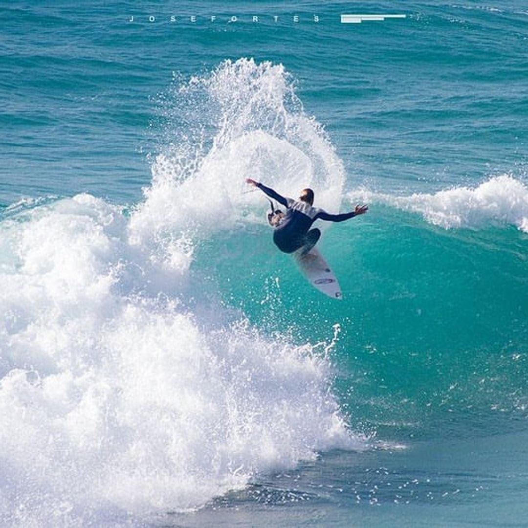 Surfista en la playa de Zahara de los Atunes, Cádiz