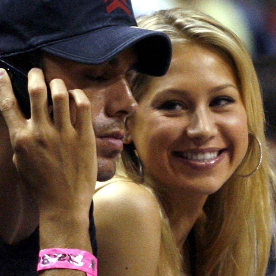 Enrique Iglesias, todo un padrazo: se come a besos a uno de sus mellizos