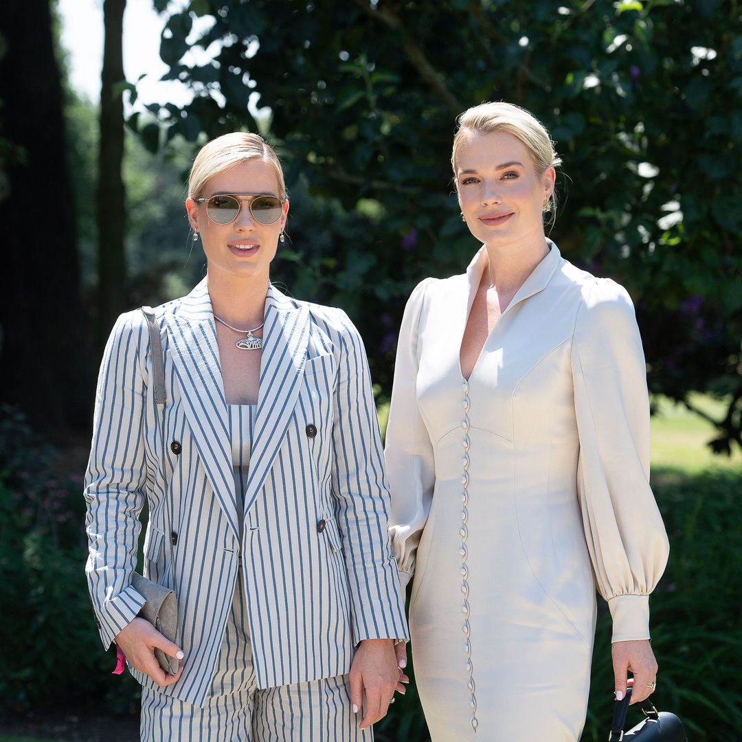 ¿Traje de lino o vestido blanco? Amelia y Eliza Spencer nos inspiran este verano con sus looks en el tenis