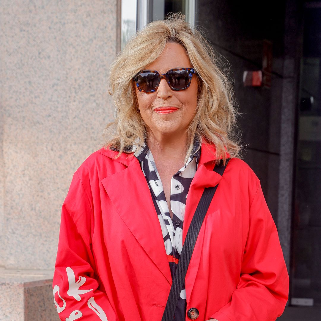 Lydia Lozano explica el delicado estado de salud de su marido Charly, en silla de ruedas: "La bacteria se comió una vértebra"