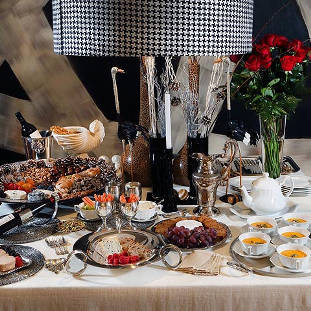 'El arte de decorar la mesa' por Fiona Ferrer: la plata cómo protagonista esta Navidad