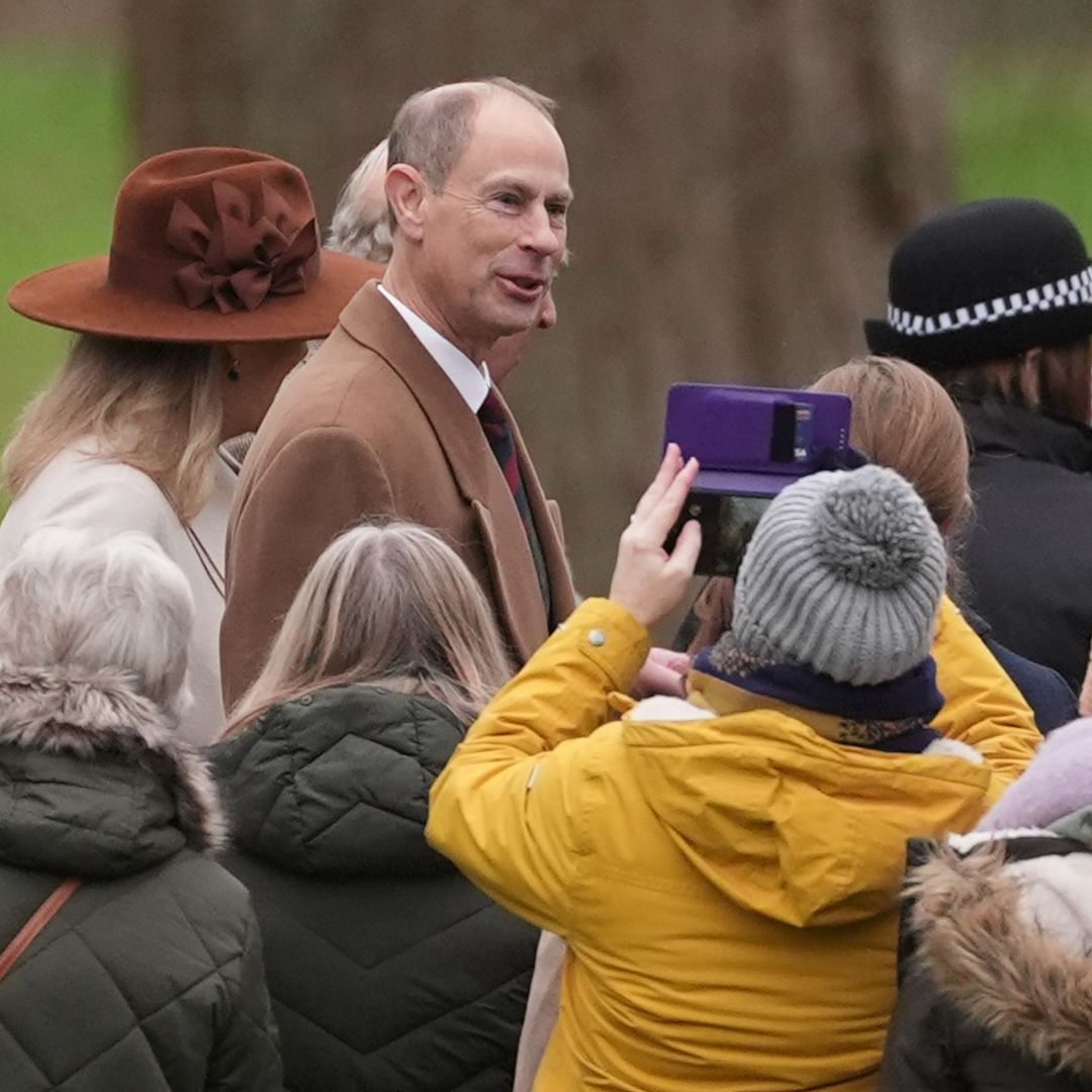 El príncipe Eduardo, ajeno a todo: así pasa el otro hermano del rey Carlos III la peor crisis de la monarquía británica