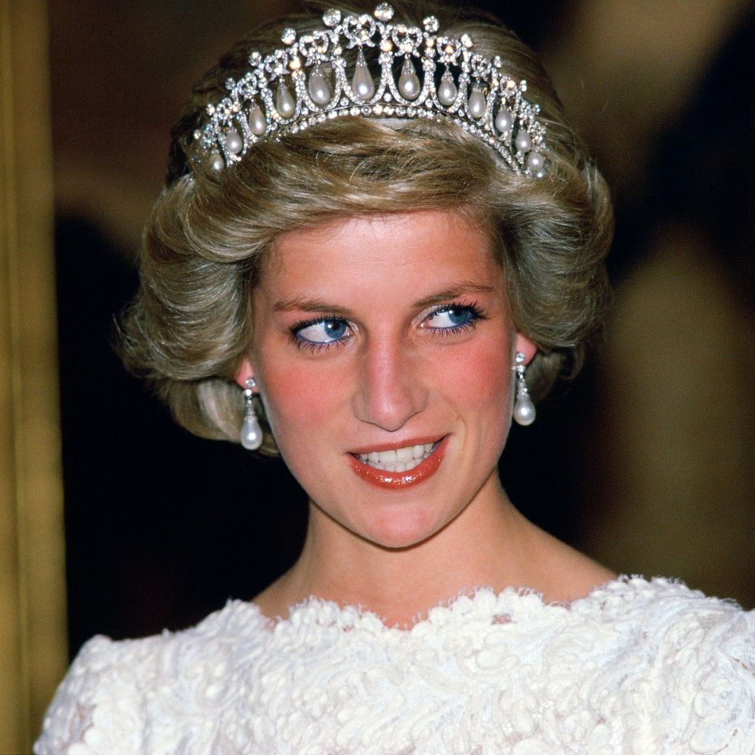 El icónico delineado azul de la princesa Diana está de vuelta y así puedes recrearlo este 2025