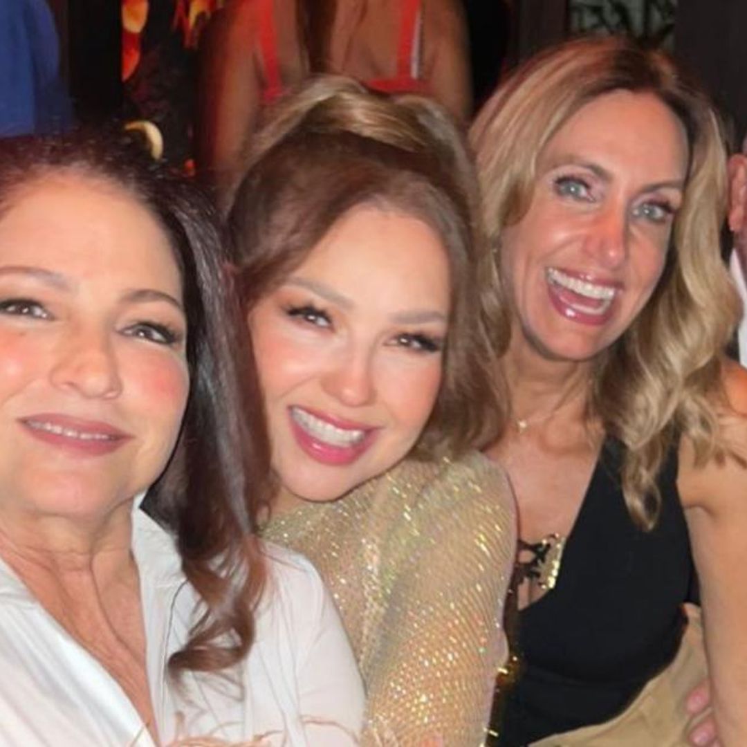 Thalía festeja su cumpleaños 51 con los Estefan en el restaurante de Bad Bunny