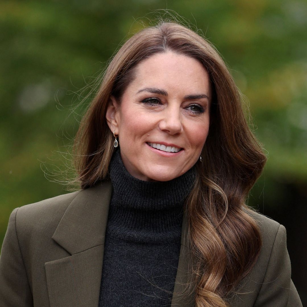 Con chaleco y casco de obra: Kate Middleton, como Meghan Markle, vuelve al lugar donde debutó hace 14 años