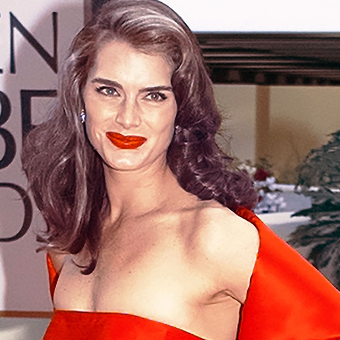 Brooke Shields le presta a su hija su icónico vestido rojo de los Globos de Oro para su baile de graduación