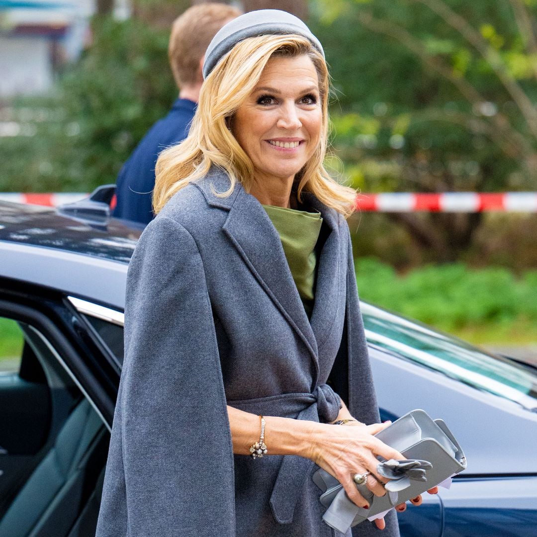Máxima de Holanda, la reina de los cambios de look, fiel al abrigo capa más elegante en Rijswijk