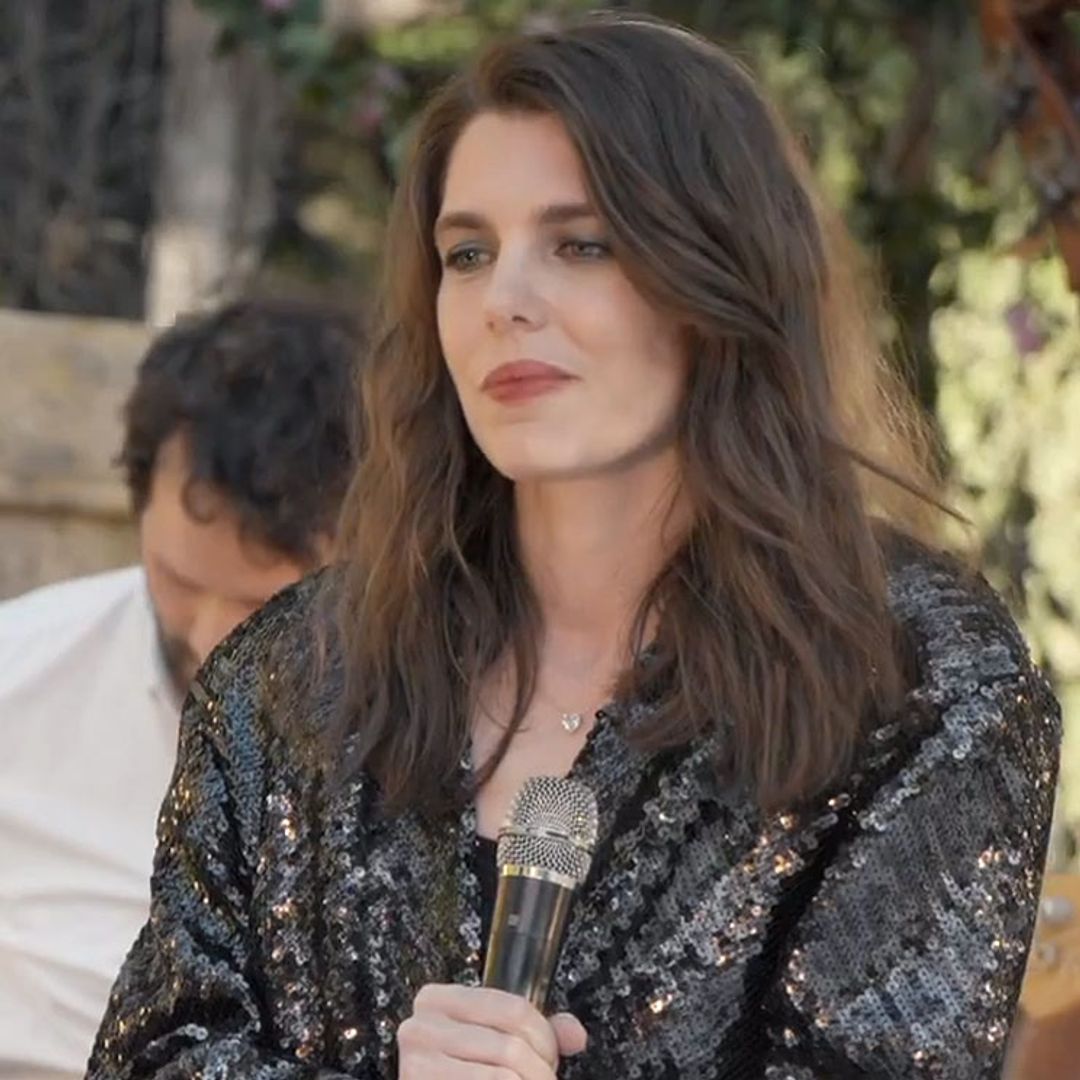 Escucha a Carlota Casiraghi en su debut como cantante