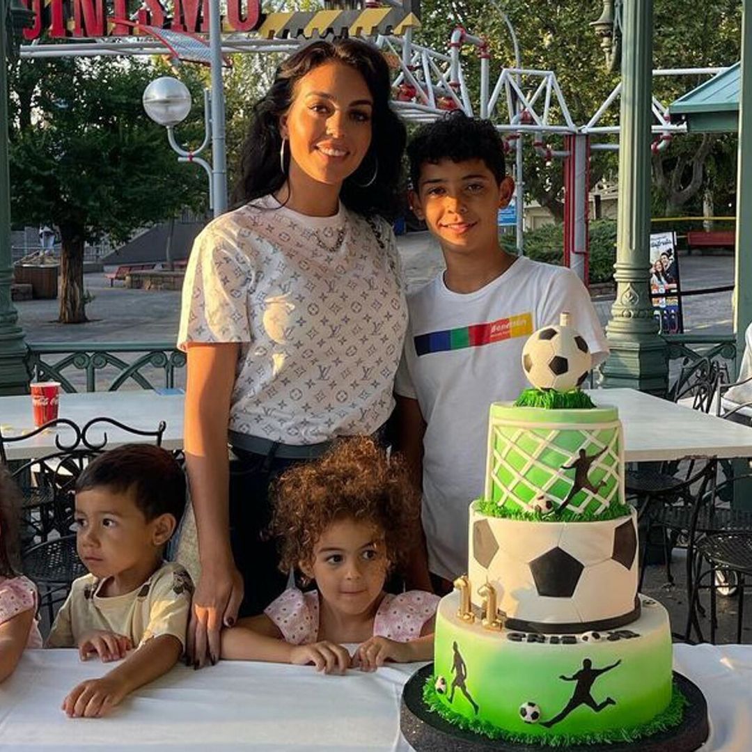 Georgina Rodríguez celebra el cumpleaños de Cristiano Jr. en un parque de diversiones