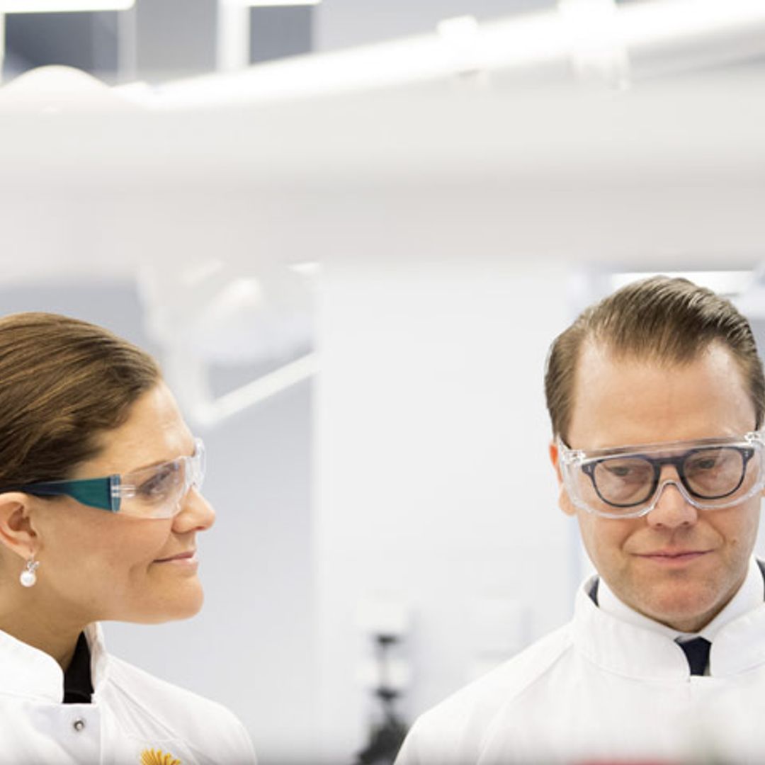 Victoria y Daniel de Suecia, investigadores de laboratorio por un día