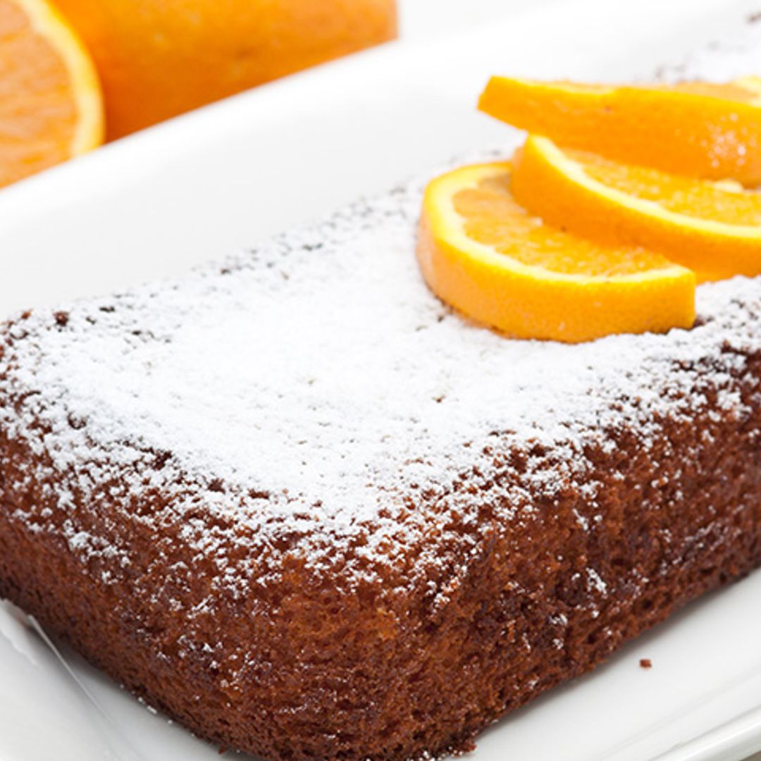 Bizcocho con zumo de naranja