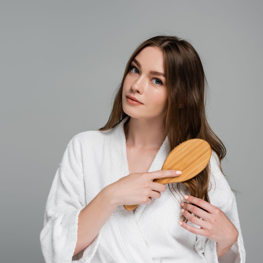 Así afecta la menopausia a la caída del pelo: ‘tips’ de dermatólogos para recuperar tu melena