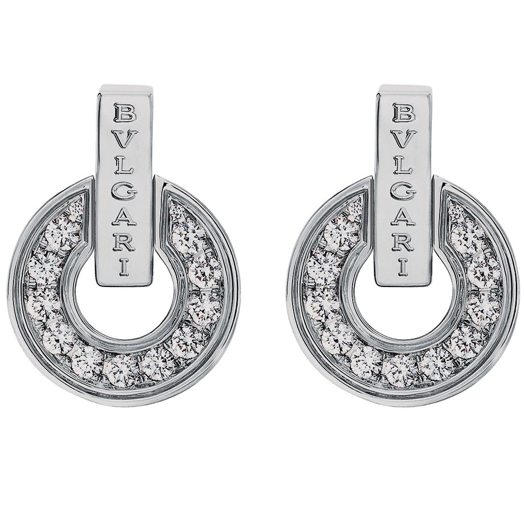 Pendientes de oro blanco y diamantes (8.500 €), de Bvlgari