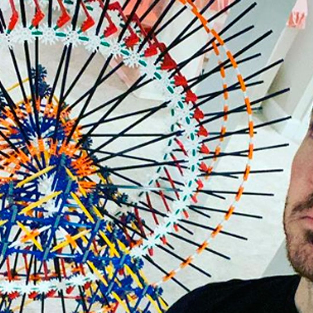Kevin Jonas aprovecha el tiempo en casa para desarrollar su arte ¡con pajitas!