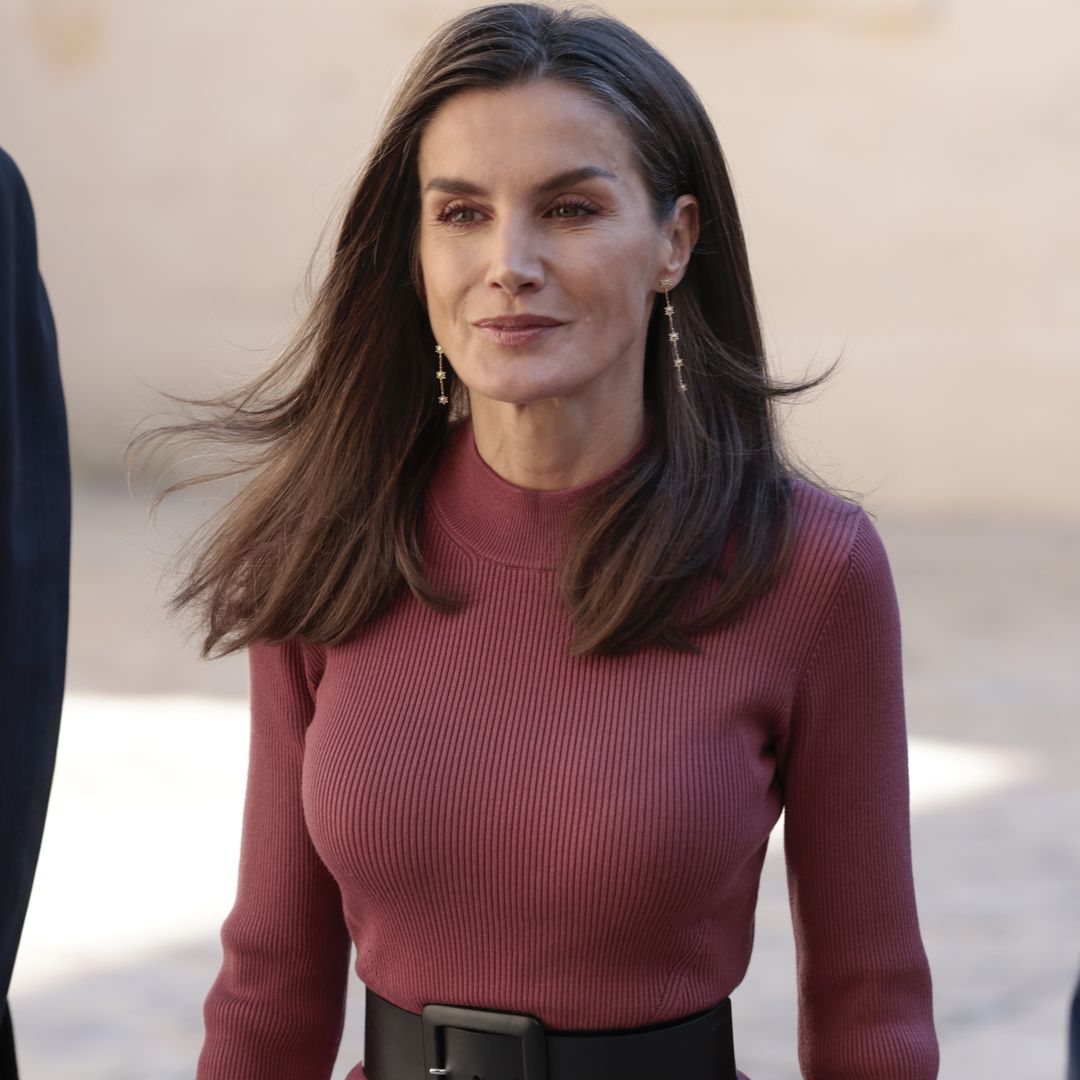 La reina Letizia estrena un vestido de punto que compró en una tienda de Algemesí inundada por la DANA