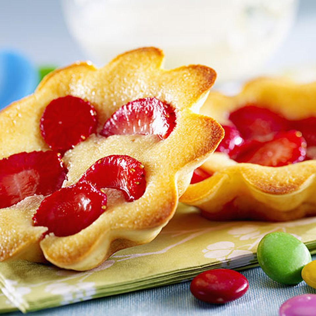 'Financiers' de flores con fresa