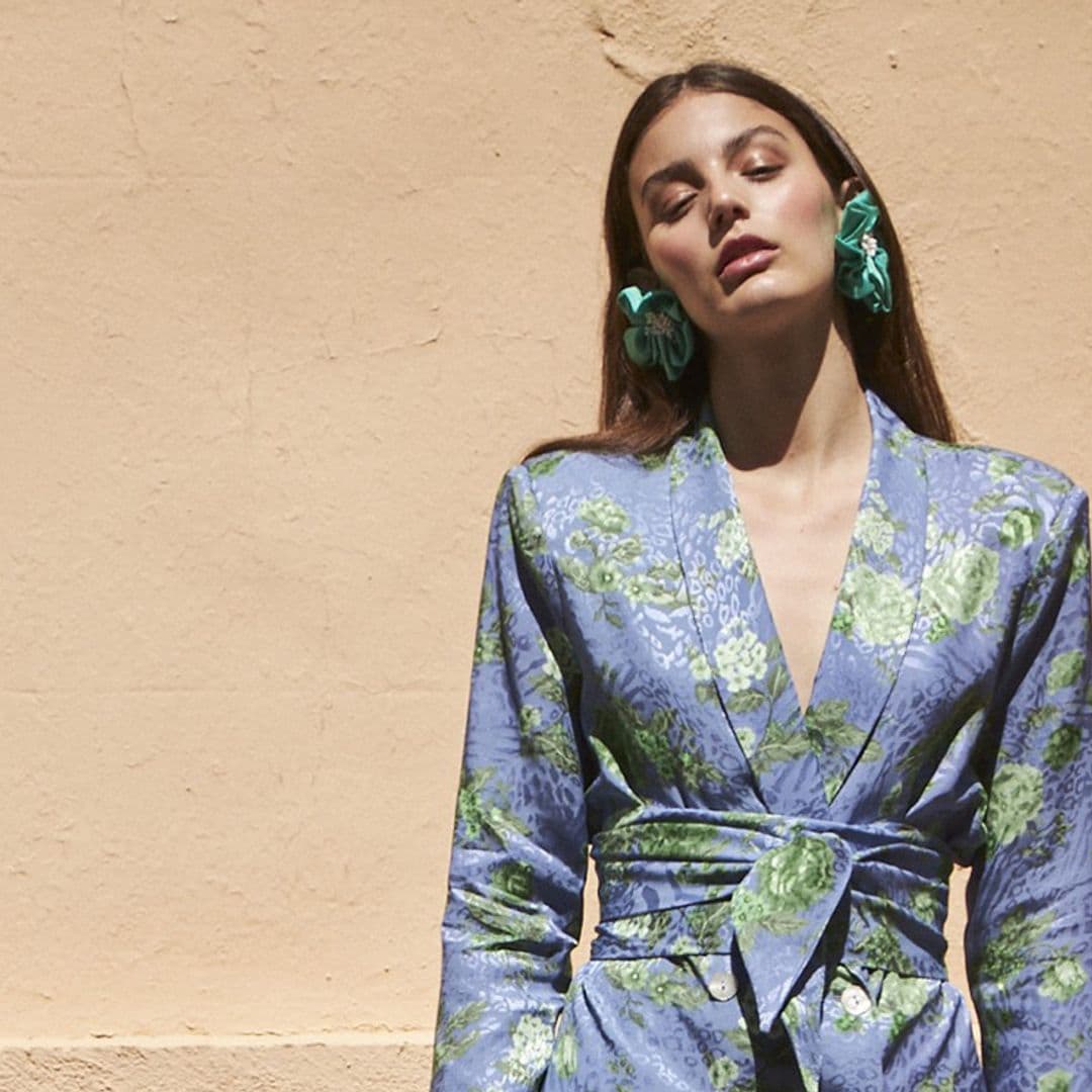 Trajes especiales para invitadas de otoño con los que no echarás de menos el vestido