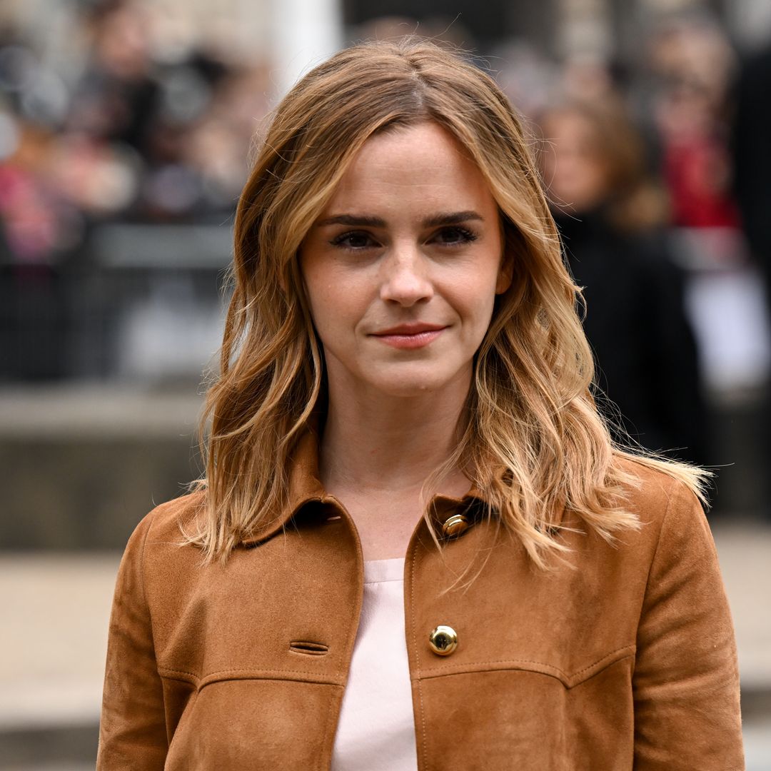 Emma Watson luce un espectacular anillo y levanta sospechas de compromiso