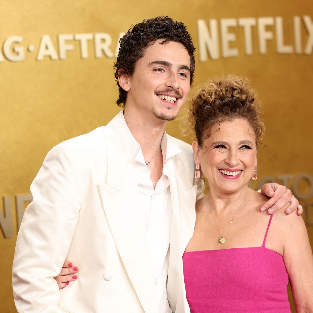 Timothée Chalamet 'cambia' a Kylie Jenner por su madre en su noche más agridulce