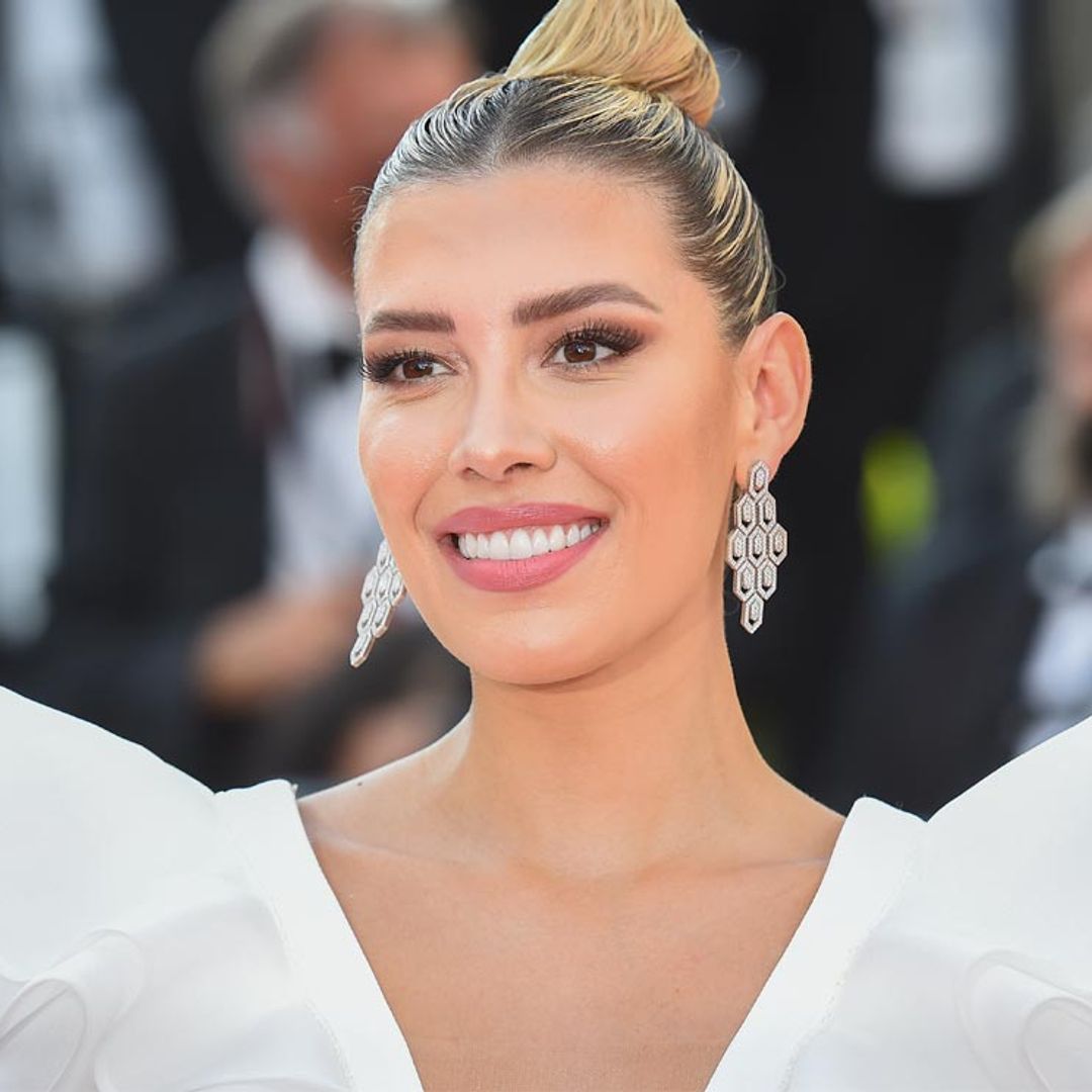 Hablamos con Anabel Gornés, la artista del 'microblanding' que crea las miradas de las 'celebrities'
