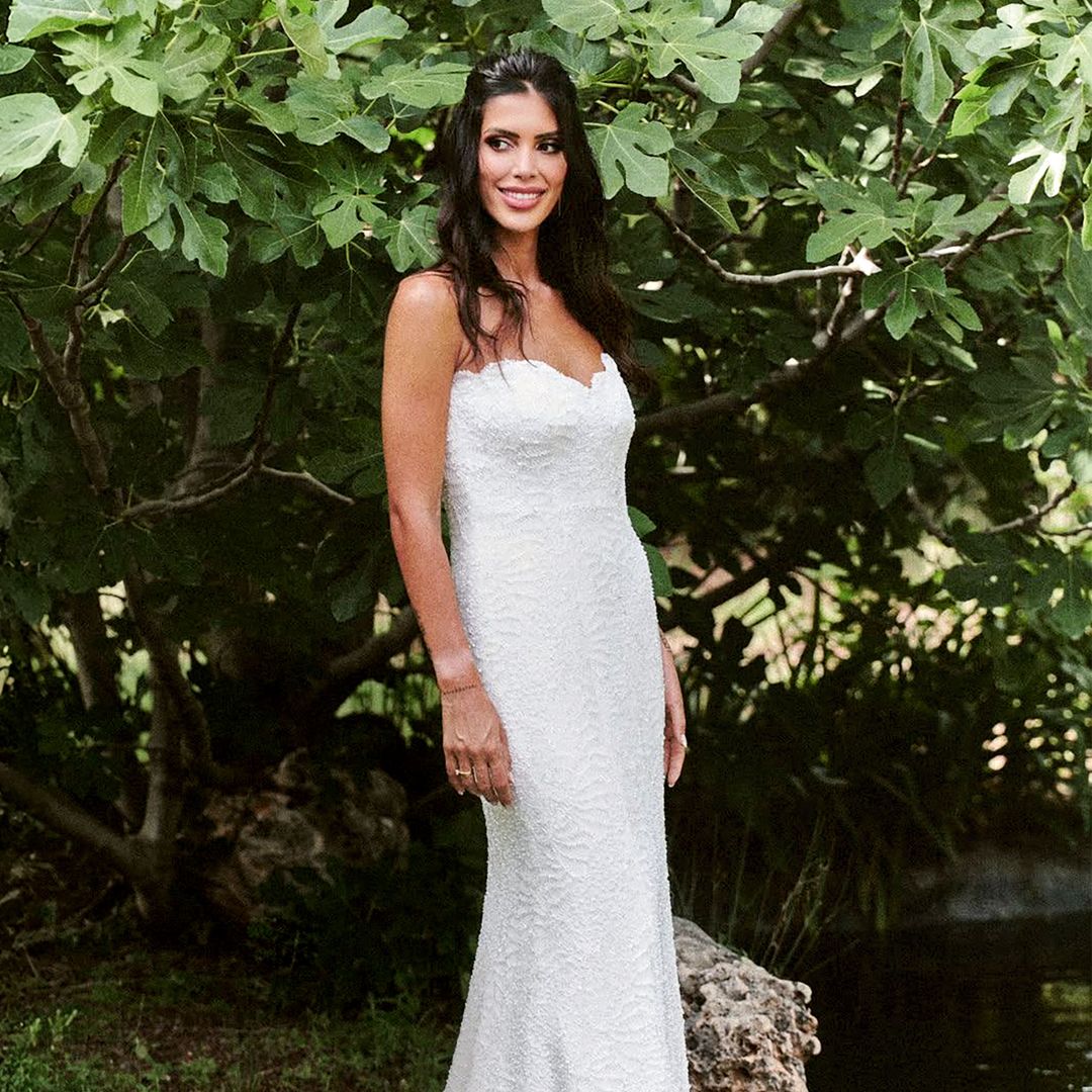 Un vestido palabra de honor y un peinado convertible: la elección de Ingrid Sanz Asensio para el segundo look de su 'sí, quiero'