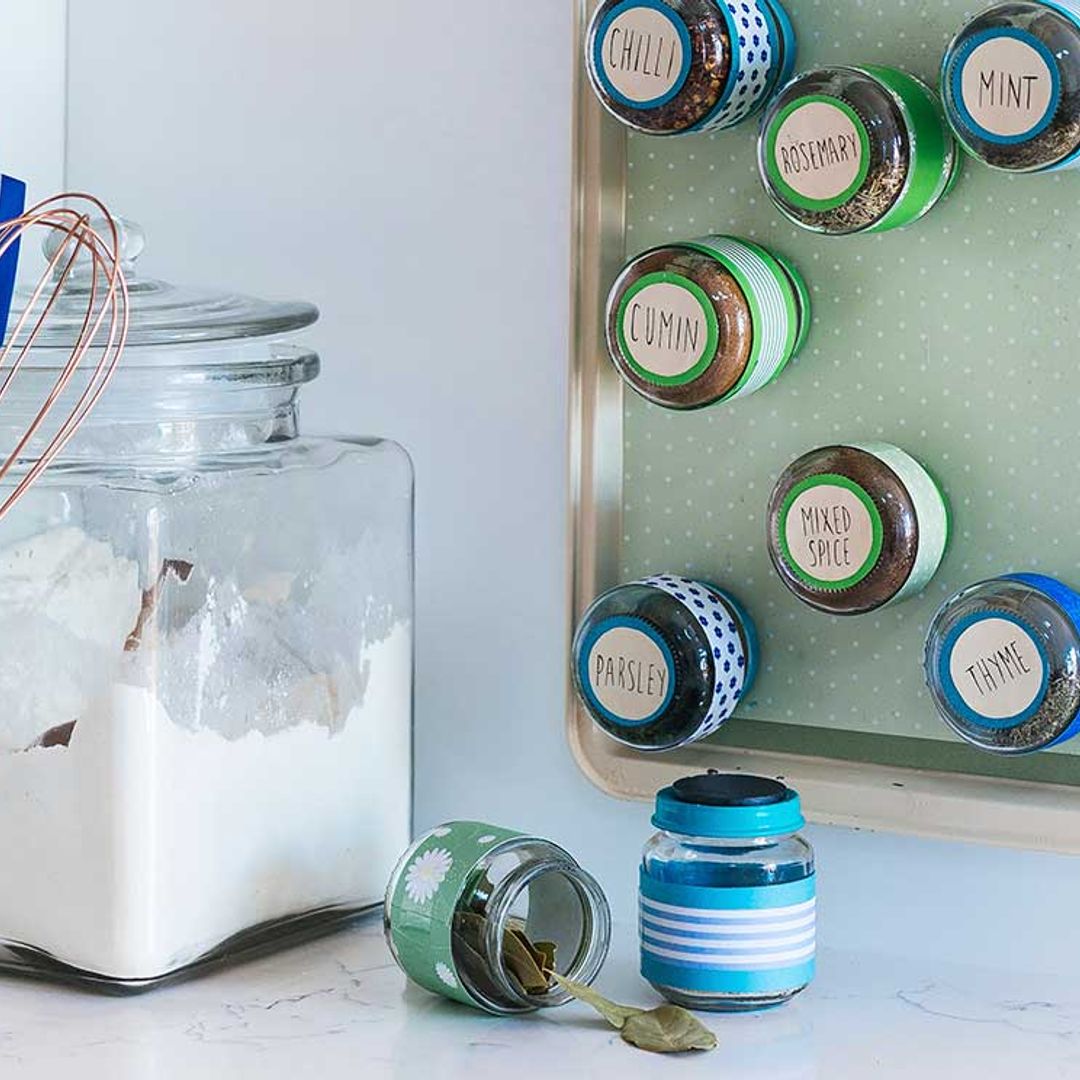 ¿Tu cocina es un caos? Pon orden con este práctico especiero magnético