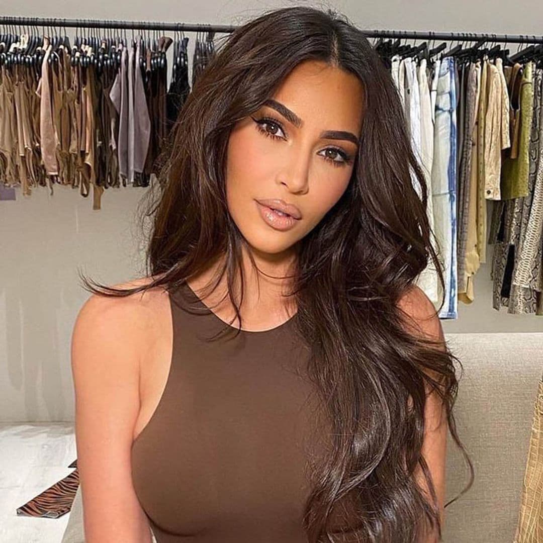 Kim Kardashian triunfa con los pantalones de cuero que encuentras con sello 'made in Spain'