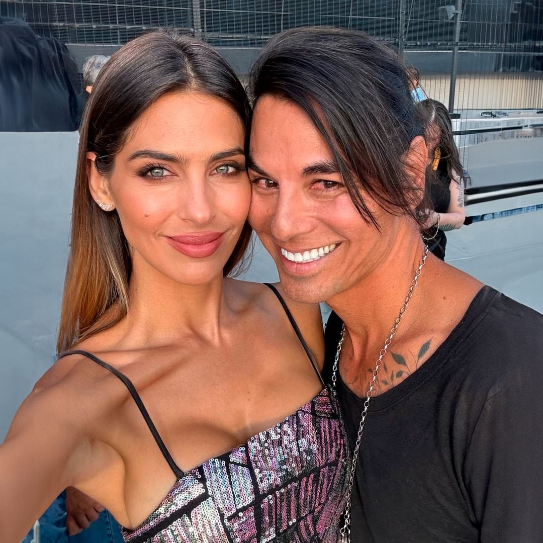 El romántico gesto de Ariadna Romero con Julio Iglesias Jr. en pleno concierto de Coldplay