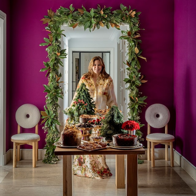 Renée Domingo en su casa decorada por navidad