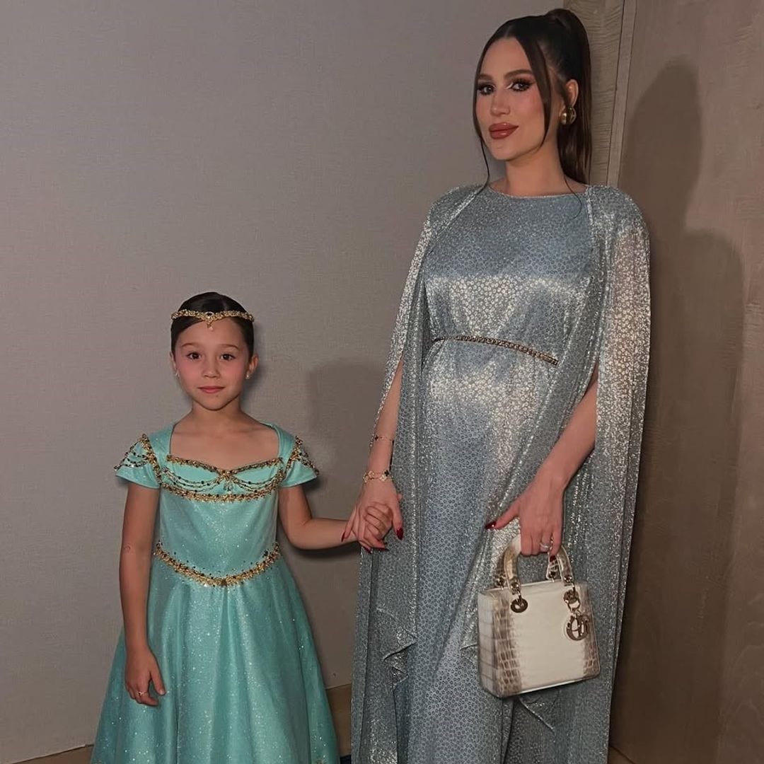 Al estilo de una 'princesa', la esposa de 'El Canelo' presume su baby bump 