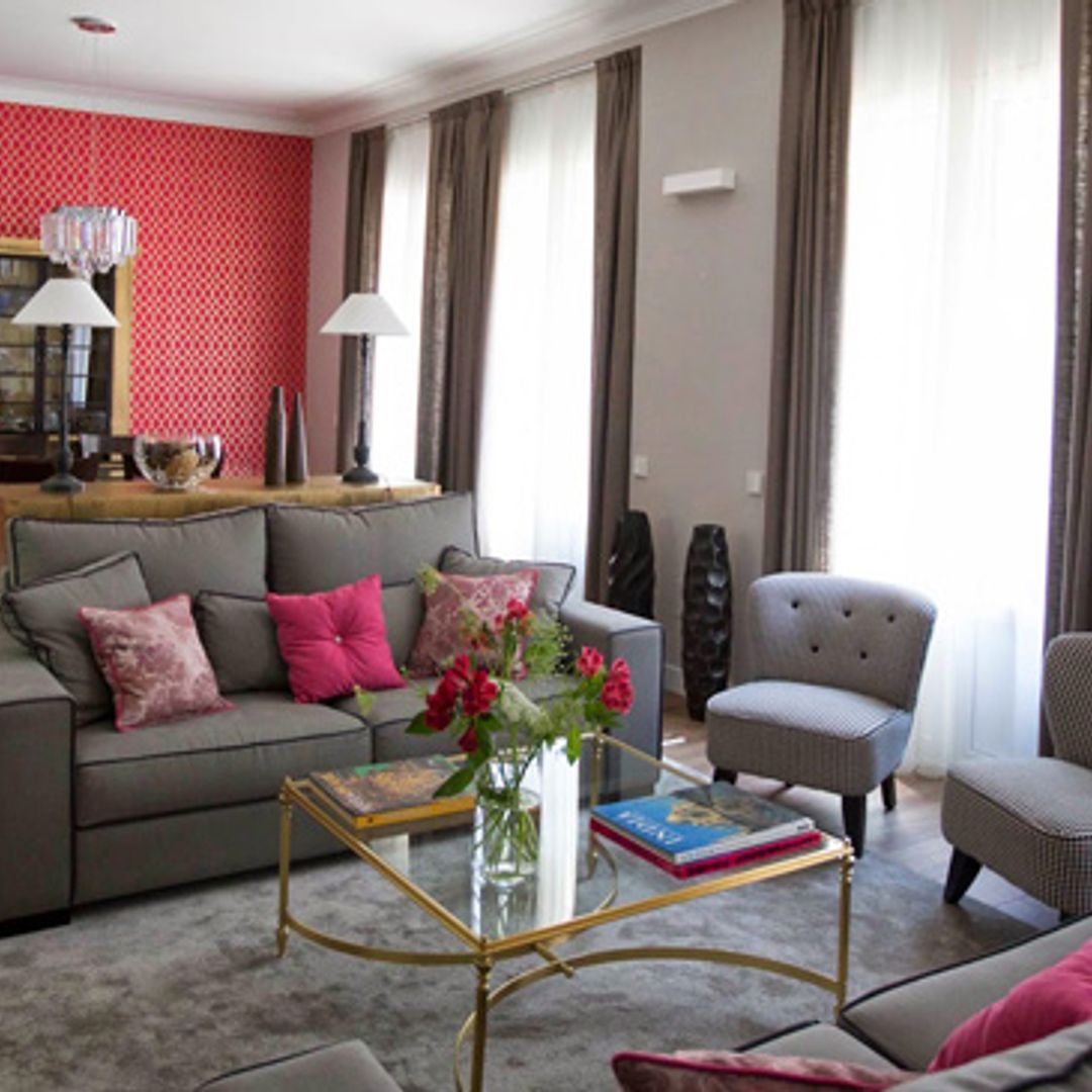 Juegos de color para definir la decoración interior de un céntrico piso en Barcelona