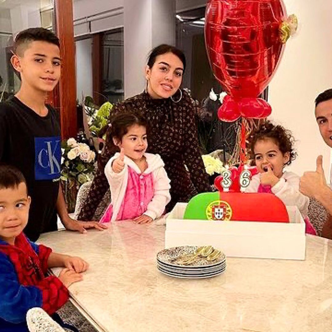 'Te queremos infinito’, Georgina se emociona con Cristiano ejerciendo de padrazo (y de entrenador)