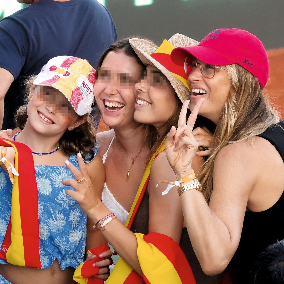 La modelo y presentadora con Aroa y Carla, las hijas que el extenista tuvo en su primer matrimonio, y Érika, nacida de su relación con la modelo