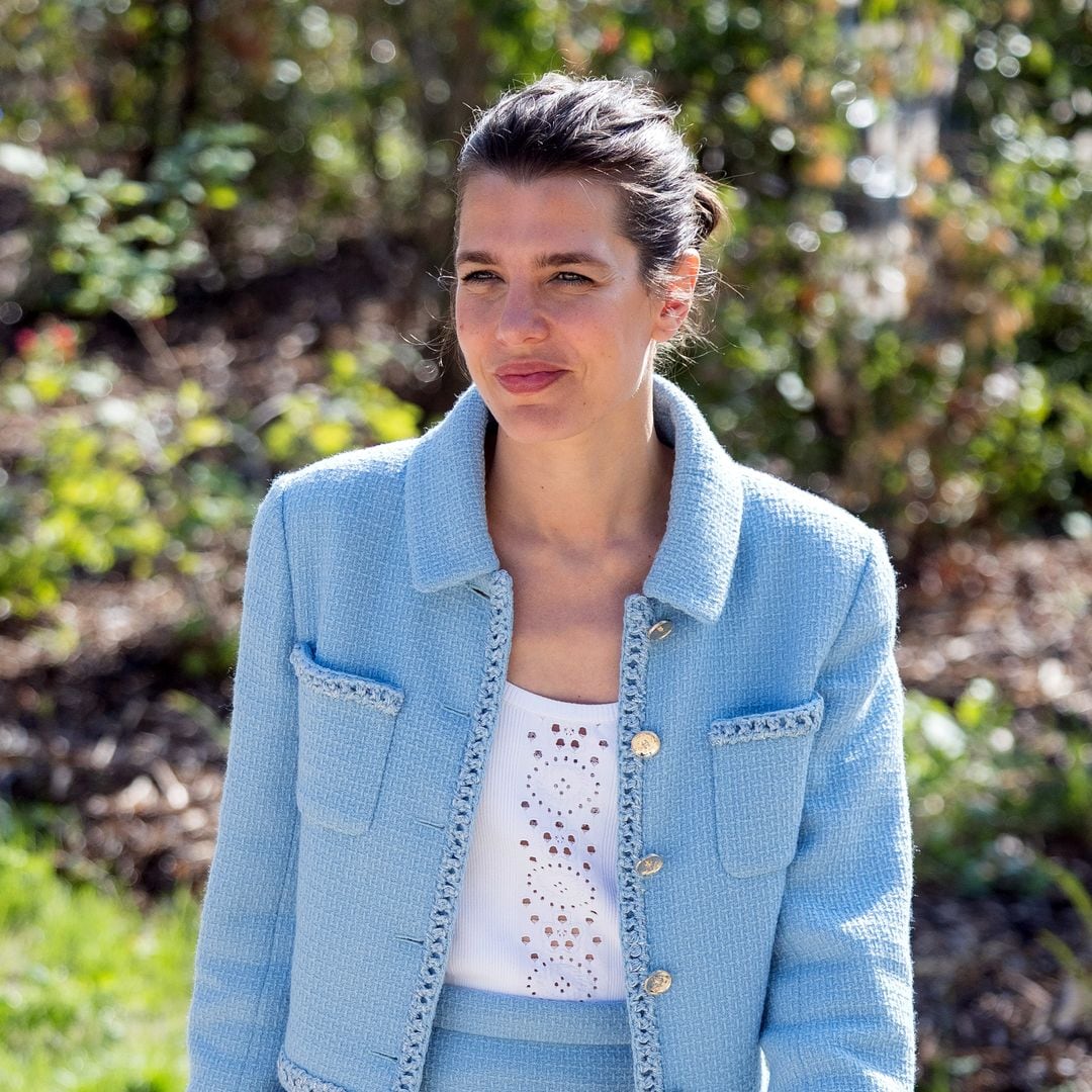 Carlota Casiraghi en la F1, la mejor inspiración de Zara para diseñar el minivestido de verano ideal