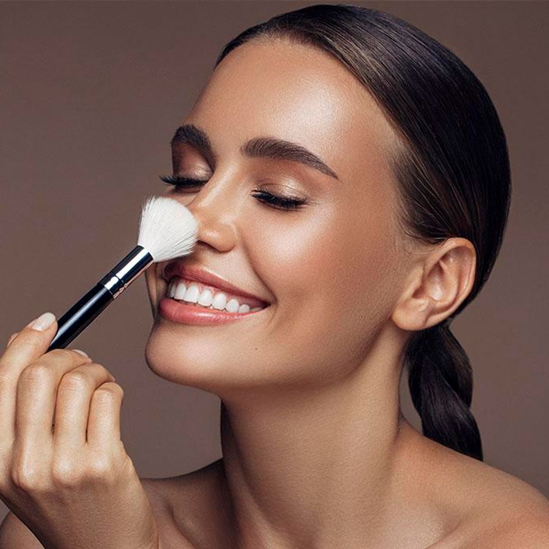 Descubre los finishing powders, el punto final para un maquillaje perfecto