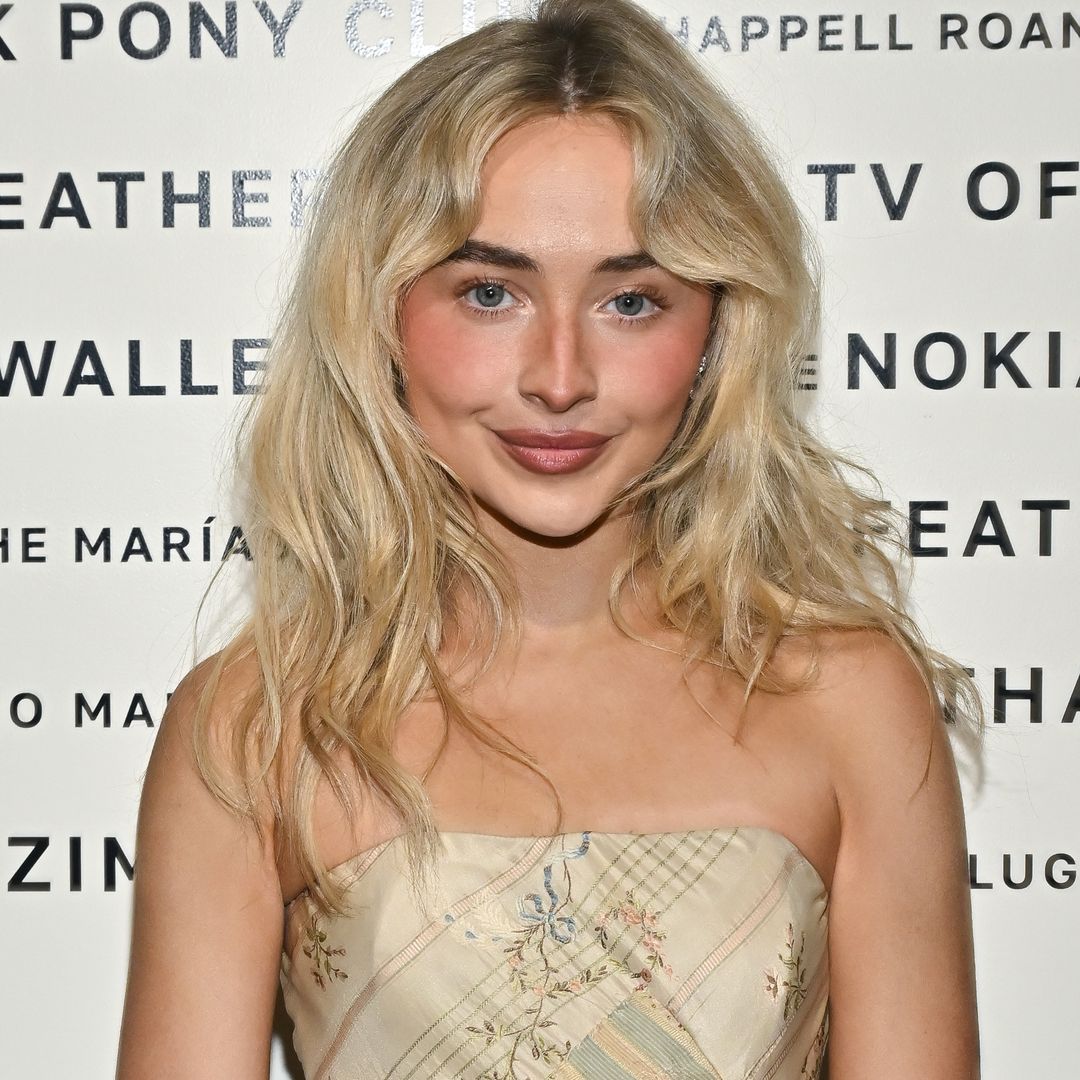 Cómo lograr el 'Bare Hair': la tendencia de cabello natural favorita de Rosalía y Sabrina Carpenter