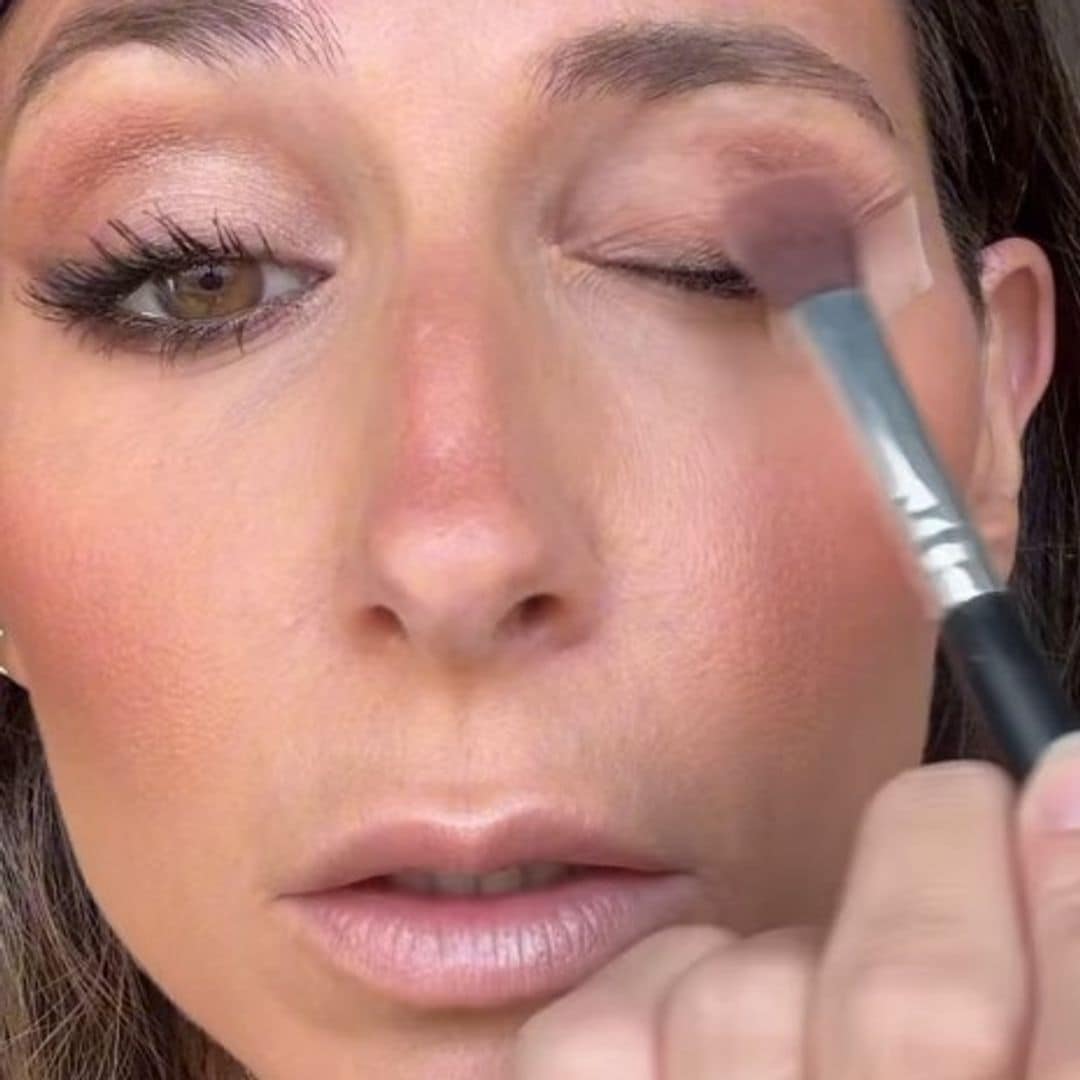 María Borbolla en un paso a paso para hacer un ahumado de ojos fácil
